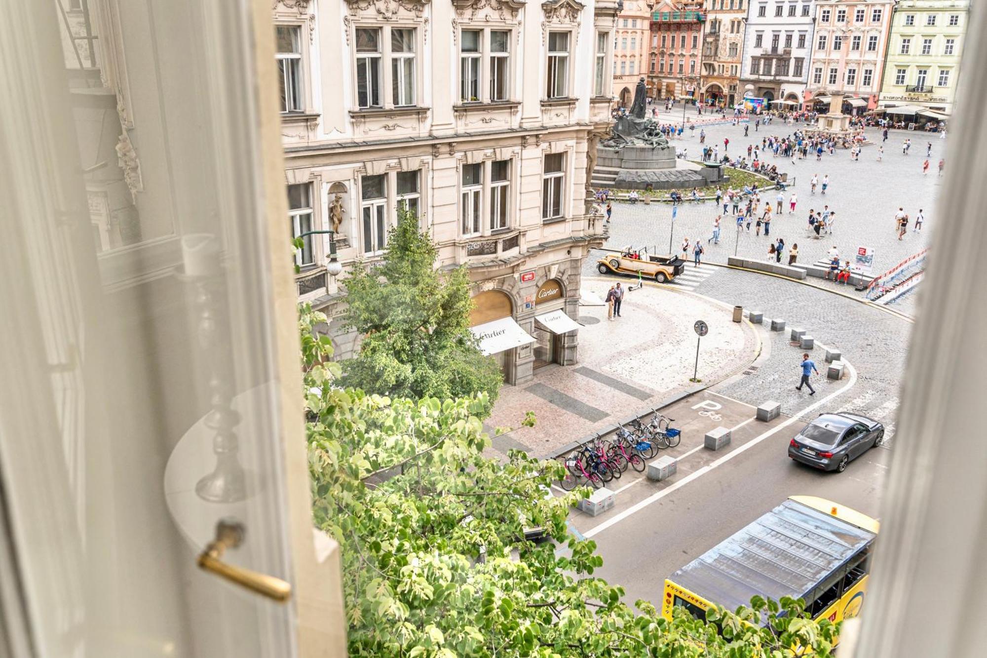 The Old Town Square & Parizska Apartamento *
